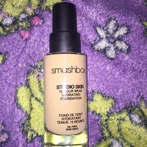 Studio Skin Foundation 15 hr Hydration Foundation